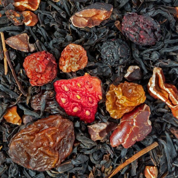 Bio Schwarztee Berries & Cacao, Geschmack Brownie und Wildbeeren – Made in Thé, Nahaufnahme