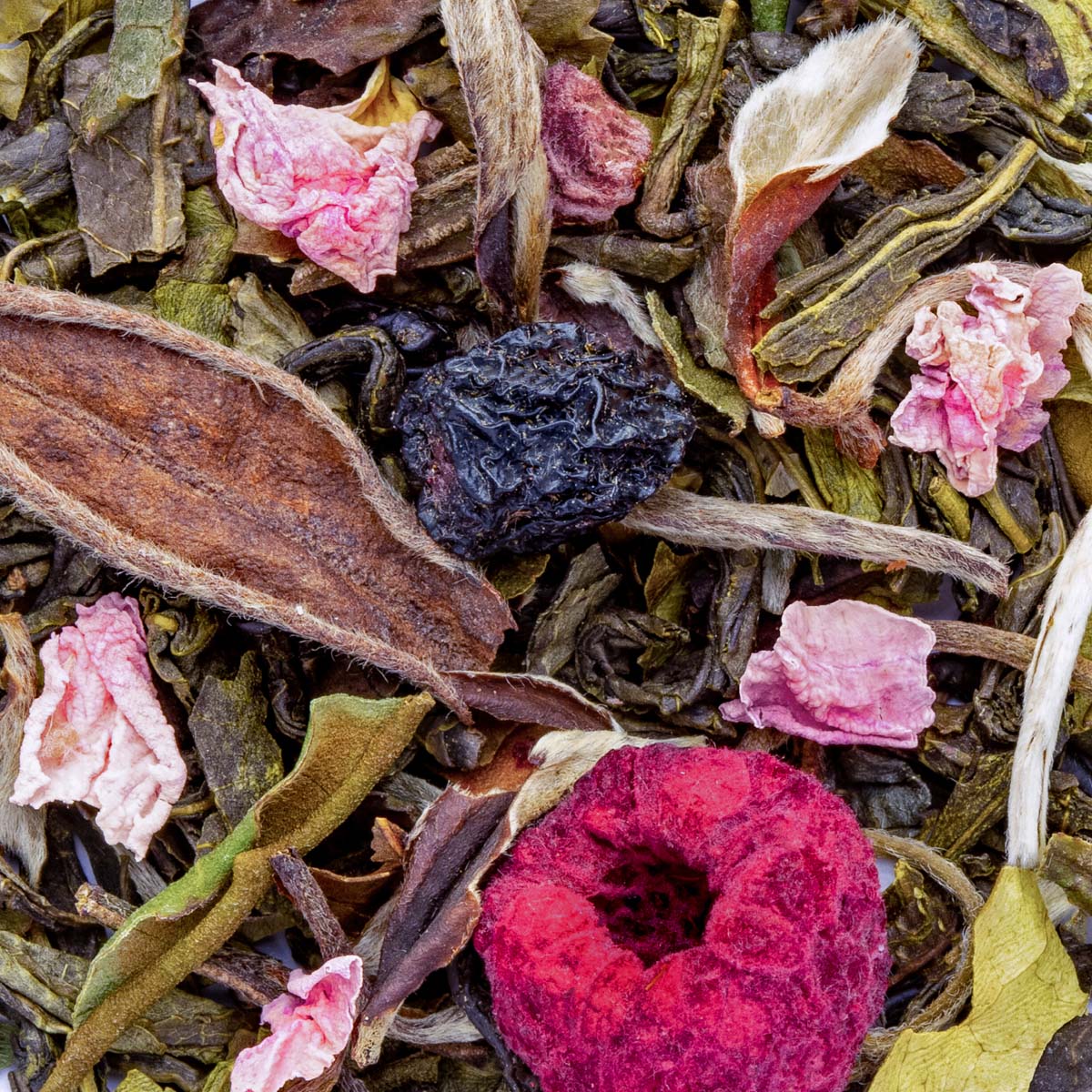 Bio Weißer Tee Doux Baisers, Geschmack Himbeere, Johannisbeere und Rose – Made in Thé, Nahaufnahme