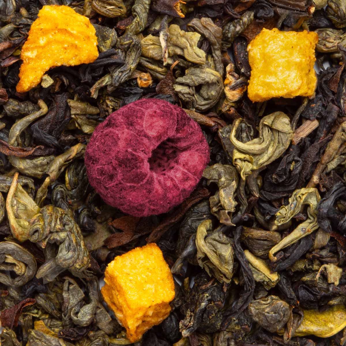 Bio Schwarztee Délice Pfirsich-Himbeere, Geschmack Acerola, Himbeere und Pfirsich – Made in Thé, Nahaufnahme