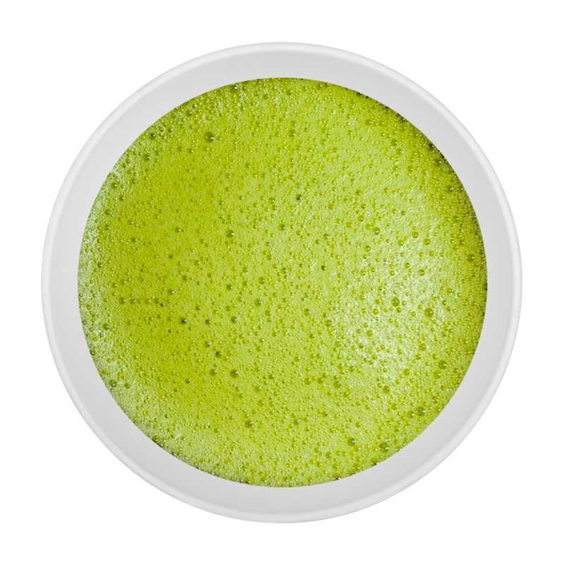 Japanischer Bio Matcha, aufgeschäumt in einer Schale